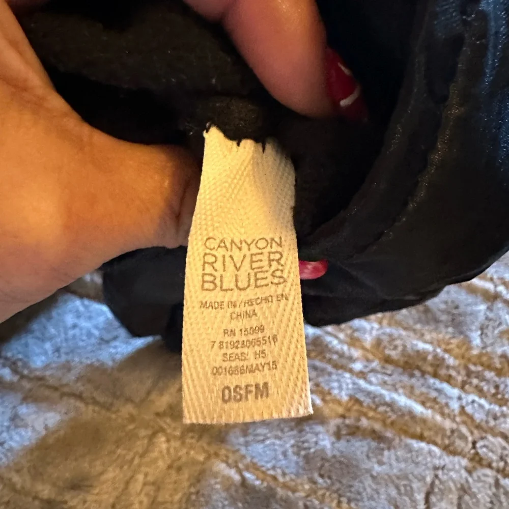3M Thinsulate Black Mittens with Pink Stars